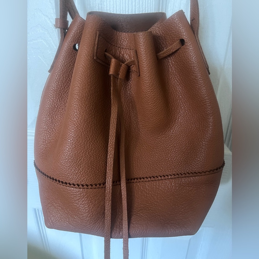 J. CREW Downing leather  Tan / brown bucket bag EUC one pocket inside for cards